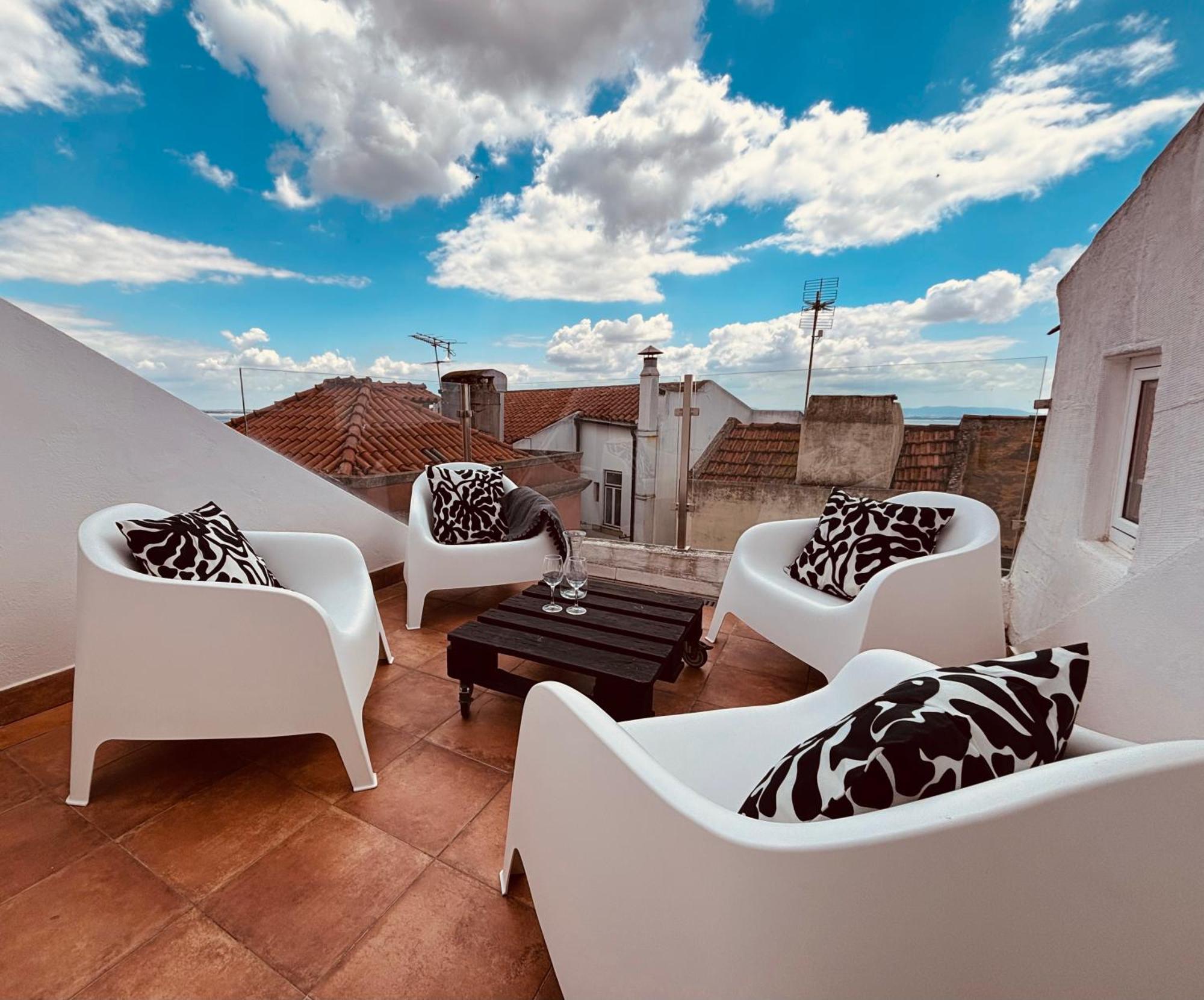 Cosy Alfama Hideout - With Rooftop Terrace Apartment